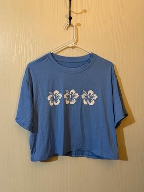 Blue Cropped Tee with White Hibiscus Trio Size XL